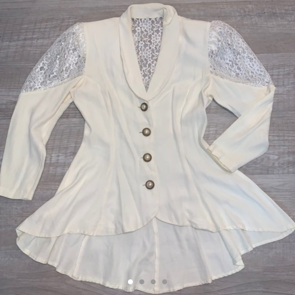 VINTAGE BUTTON UP IVORY BLOUSE WITH LACE DETAILS